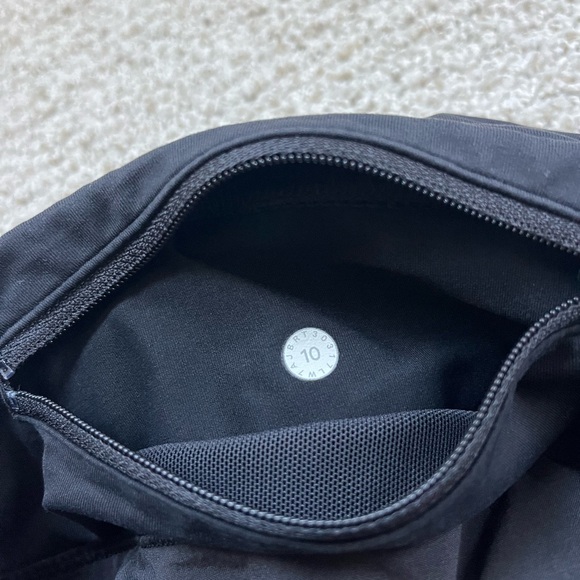 Lululemon speed up short, 2.5 length, size 10 - Picture 3 of 3